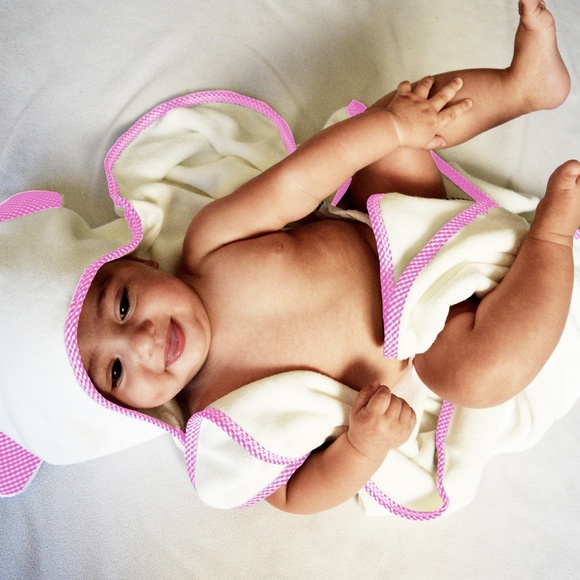 PREMIUM Baby Hooded Towel & Washcloth Set - Pink - Picture 3 of 7